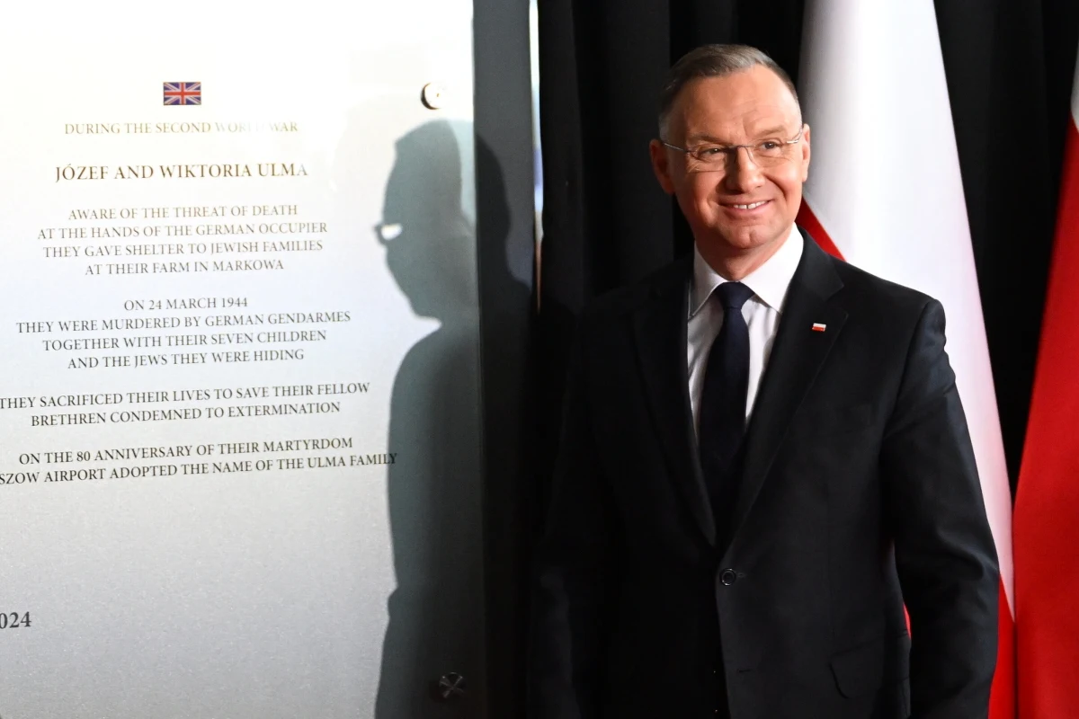 Lotnisko Rzeszów-Jasionka otrzymało imię Rodziny Ulmów - została ona zamordowana przez Niemców podczas drugiej wojny światowej za ukrywanie Żydów. W uroczystości zmiany nazwy uczestniczył prezydent Andrzej Duda. Jak mówił, "z historycznego punktu widzenia oraz rytu mentalności ludzi żyjących na Podkarpaciu nie ma ważniejszych postaci niż błogosławiona rodzina Ulmów".