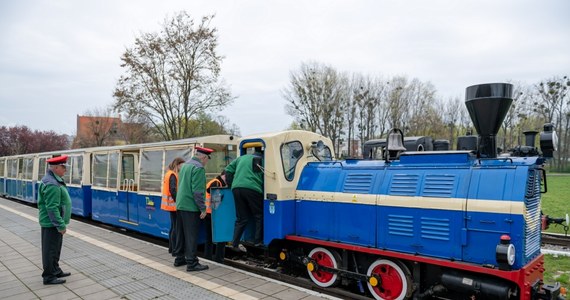 W Poznaniu znów jeździ Kolejka Parkowa Maltanka. Na trasie pojawił się "ryjek" - 92-letni wagon motorowy.