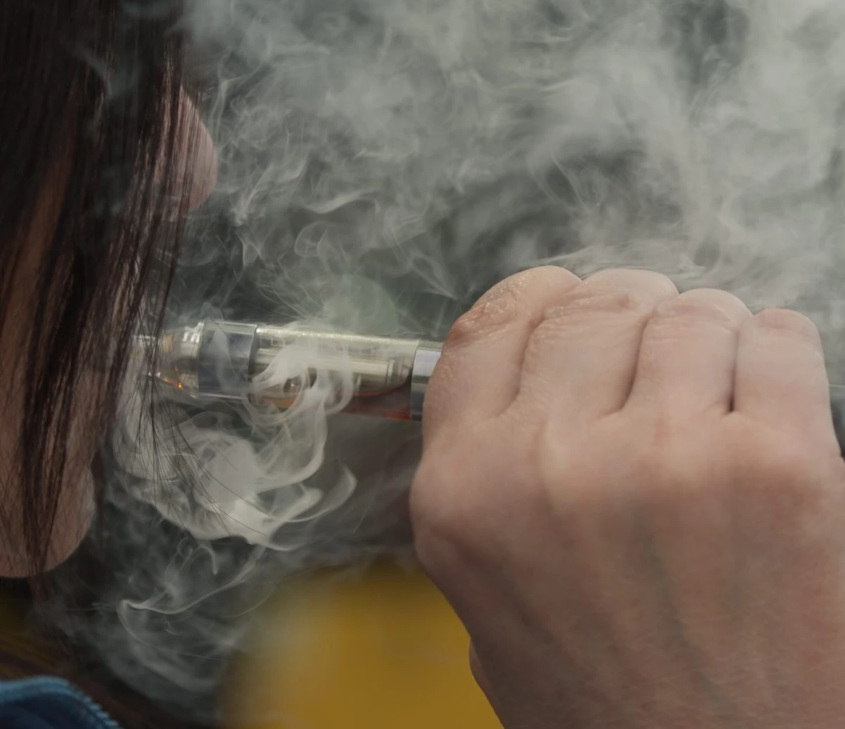 Coraz bliżej wprowadzenia w Polsce zakazu sprzedaży jednorazowych e-papierosów. W kwietniu ma być gotowa propozycja nowych przepisów w tej sprawie. 