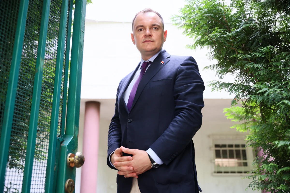 „Myślę, że wydarzenia pod Moskwą będą służyć do zaostrzenia polityki wewnętrznej Putinowi i Łukaszence. Ale przede wszystkim to jest pretekst, żeby w razie potrzeby jeszcze bardziej zaatakować Ukrainę czy też zrobić prowokację na terytorium krajów bałtyckich czy Polski” – podkreślił w Rozmowie o 7:00 w Radiu RMF24 Aleś Zarembiuk. Szef Białoruskiego Domu o ostrzeżeniach dotyczących dalszej agresji Rosji, mówił: „Traktowałbym to wszystko bardzo poważnie i przygotowywał się do wojny, której miejmy nadzieję, nie będzie”.