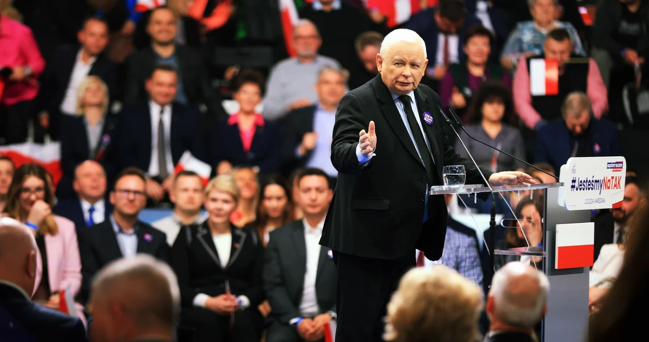 Jarosław Kaczyński podczas konwencji samorządowej w Szeligach pod Warszawą