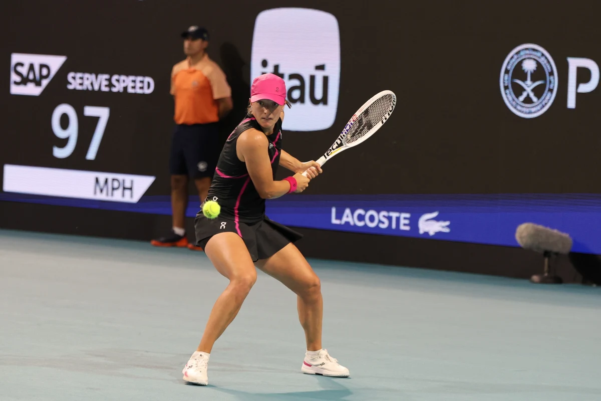 Iga Świątek wygrała z czeską tenisistką Lindą Noskovą 6:7 (7-9), 6:4, 6:4 w trzeciej rundzie i awansowała do 1/8 finału turnieju WTA rangi 1000 w Miami. Jej kolejną rywalkę będzie Rosjanka Jekaterina Aleksandrowa.