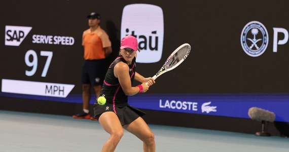 Iga Świątek wygrała z czeską tenisistką Lindą Noskovą 6:7 (7-9), 6:4, 6:4 w trzeciej rundzie i awansowała do 1/8 finału turnieju WTA rangi 1000 w Miami. Jej kolejną rywalkę będzie Rosjanka Jekaterina Aleksandrowa.