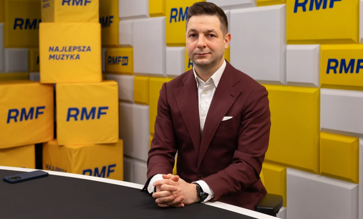 "Ja wzmacniam obóz Zjednoczonej Prawicy" - stwierdził w Porannej rozmowie w RMF FM Patryk Jaki, który w ostatnich dniach mocno krytykował Prawo i Sprawiedliwość. "Tu nie chodzi o mnie, Morawieckiego czy Dudę. Chodzi o coś ważniejszego - o Polskę" - dodał. Europoseł Suwerennej Polski poinformował ponadto, że będzie kandydował do Parlamentu Europejskiego z list Zjednoczonej Prawicy.