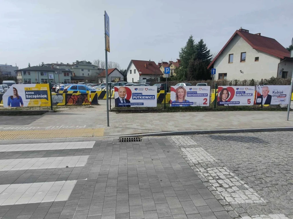 Wyborcze banery w Józefosławiu