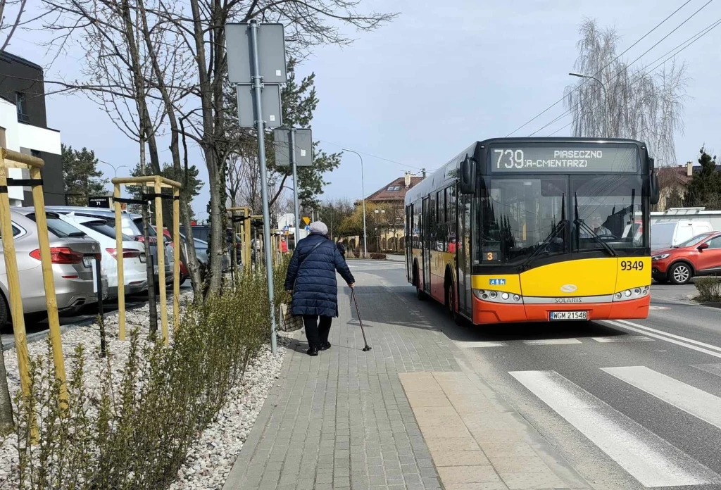 Linia "739" łączy Warszawę, Mysiadło, Józefosław i Piaseczno