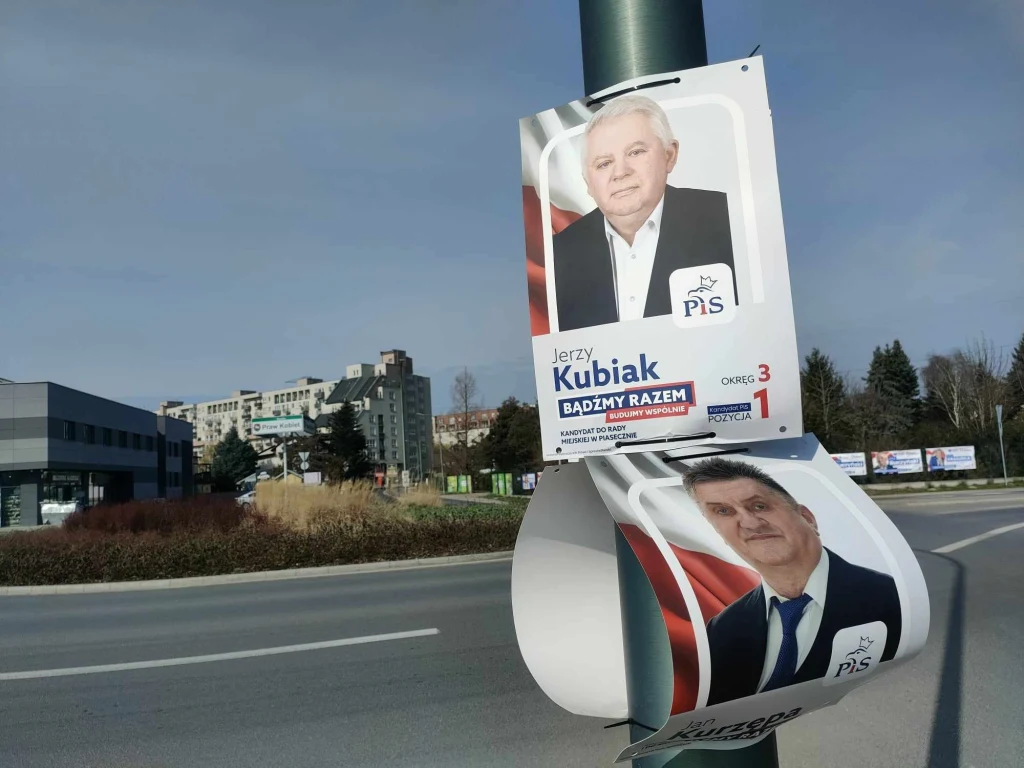 Wyborcze plakaty nie przejęły "kontroli" nad najludniejszą polską wsią