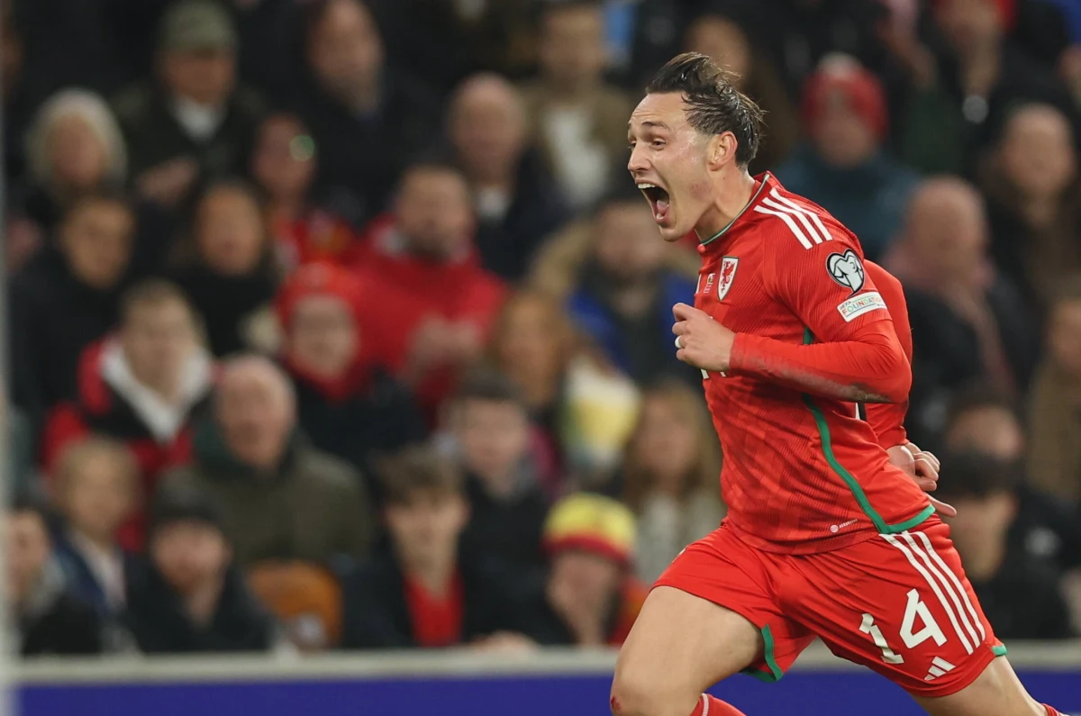 Walijski piłkarz Connor Roberts, który prawdopodobnie wystąpi we wtorek w meczu z Polską o awans do mistrzostw Europy, ma wspomóc swoją reprezentację nie tylko umiejętnościami, ale też... wąsami. Od kiedy je zapuścił, jego Leeds United nie przegrało meczu.