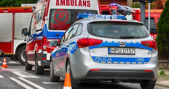 Siedem osób trafiło do szpitala po wypadku w centrum Olsztyna. Pieszy wszedł wprost pod autobus komunikacji miejskiej - poinformowała olsztyńska policja.