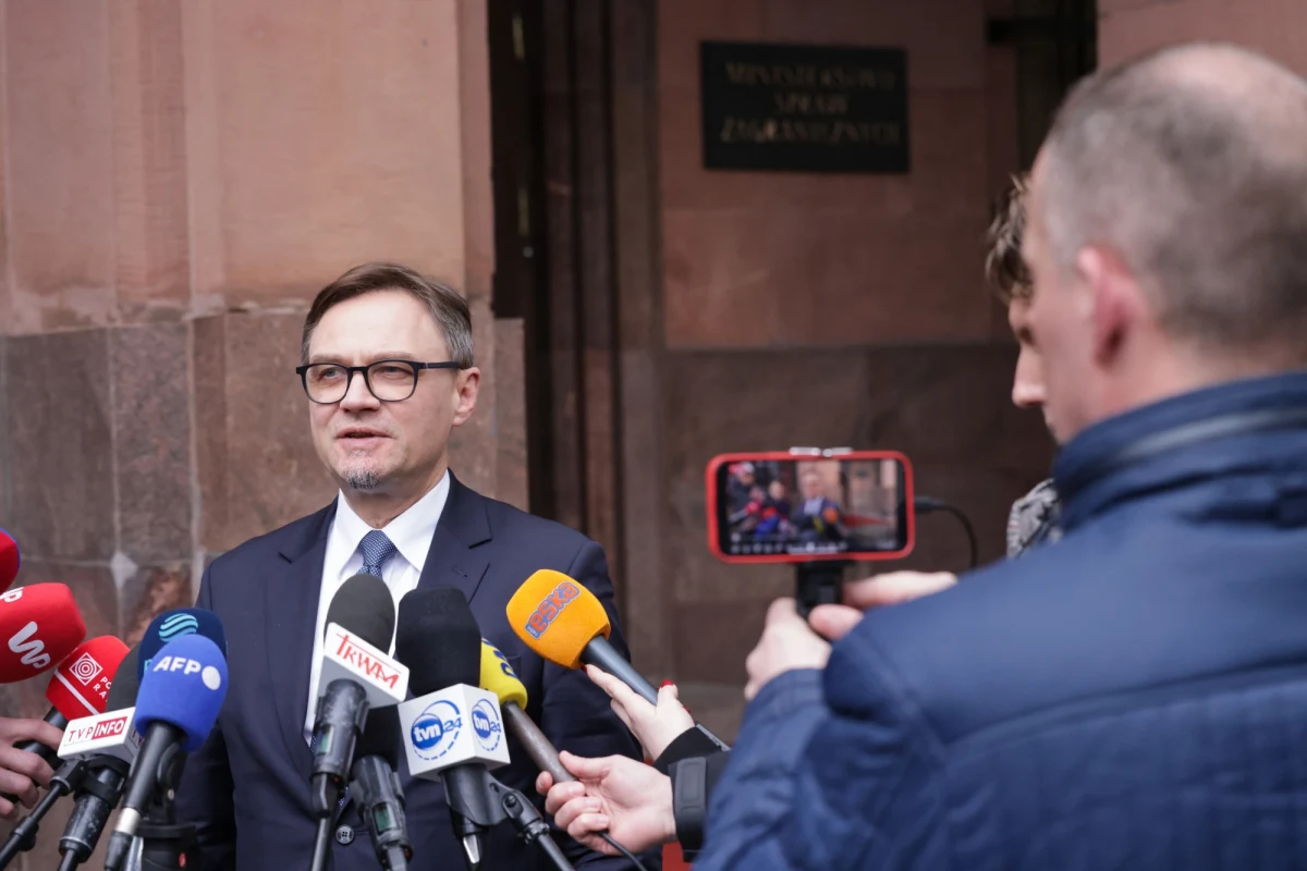 Rosyjski ambasador nie przybył na spotkanie do polskiego Ministerstwa Spraw Zagranicznych. Siergiejowi Andriejewowi miano wręczyć notę protestacyjną w związku z naruszeniem polskiej przestrzeni powietrznej przez rosyjską rakietę. Państwowa rosyjska agencja informacyjna RIA Novosti, cytuje dyplomatę, który twierdzi, że polska strona nie przedstawiła wystarczających dowodów w sprawie rakiety i że w związku z tym Andriejew "uznał, że nie ma sensu poruszać tego tematu i odmówił wizyty w polskim MSZ".