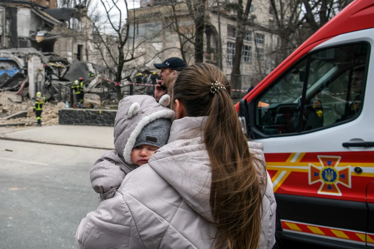Siły rosyjskie w poniedziałek rano po raz drugi użyły hipersonicznych rakiet Cyrkon w ataku na Kijów. Obrażenia obniosło10 osób – poinformował ukraiński portal Defence Express.