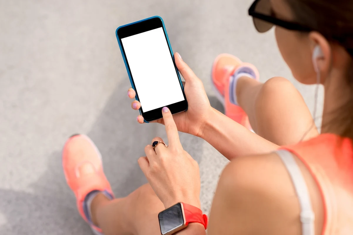 Indywidualny program ćwiczeń, nagrania, czy transmisje treningów - takie rozwiązania mają być dostępne w tworzonej właśnie przez naukowców aplikacji SKS Net. Specjalny program dzięki użyciu sztucznej inteligencji będzie sprawdzał i podpowiadał, czy dany zawodnik wykonuje ruch dobrze, czy jest coś do poprawy.