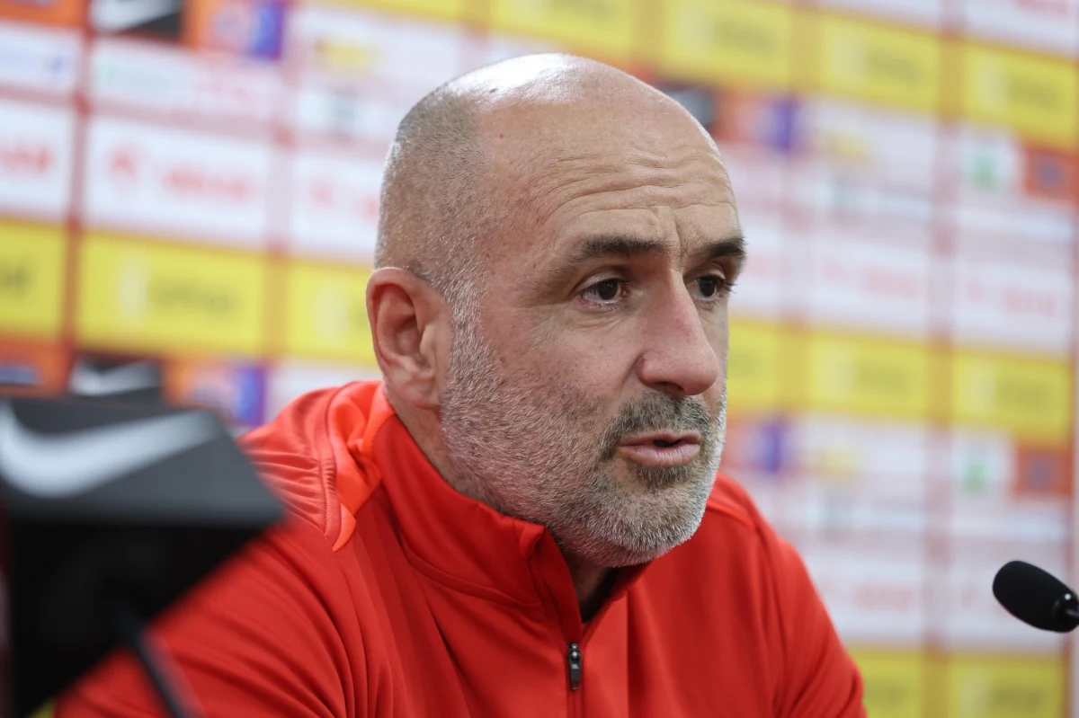 Trener piłkarskiej reprezentacji Polski Michał Probierz przyznał przed wtorkowym finałem barażowym z Walią w Cardiff o awans na Euro 2024, że najważniejsze, aby jego zespół narzucił swój styl grania. "Chcemy od początku dominować. Ważne też, aby wytrzymać fizycznie i mentalnie" - dodał.