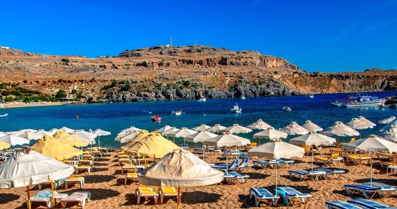 Grecja już teraz przygotowuje się do nowego sezonu turystycznego i na napływ urlopowiczów. W związku z tym wprowadza od tego roku nowe zasady użytkowania plaży. Jedna z nich mówi, że 70 proc. powierzchni danej plaży musi pozostać wolna od leżaków. 