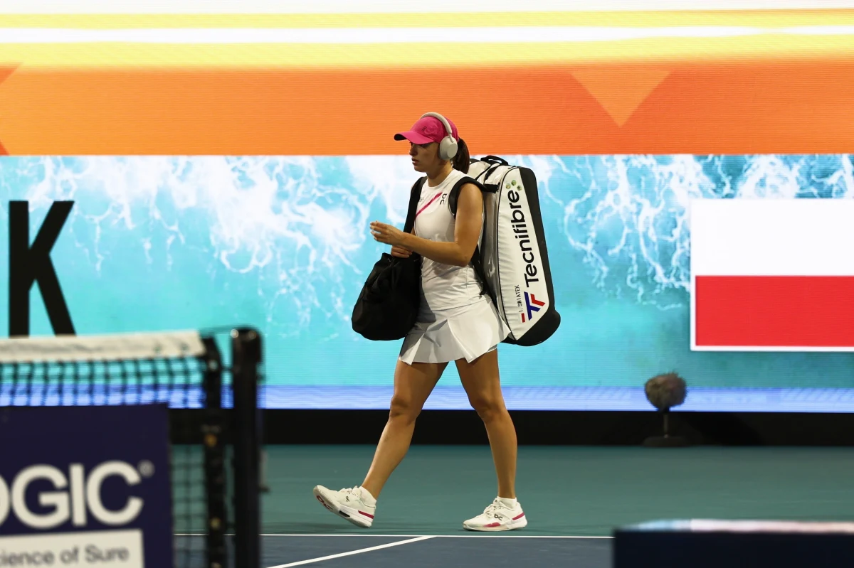 Liderka światowego rankingu tenisistek Iga Świątek przegrała ze startującą z numerem 14. Rosjanką Jekateriną Aleksandrową 4:6, 2:6 w 1/8 finału turnieju WTA rangi 1000 w Miami. Pojedynek trwał godzinę i 25 minut.