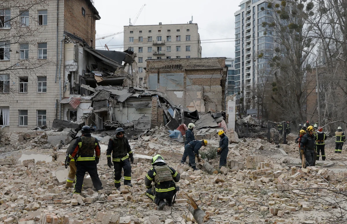 "Dajcie nam te cholerne Patrioty" - zaapelował w wywiadzie dla portalu Politico szef ukraińskiej dyplomacji Dmytro Kułeba. Gdyby Ukraina miała wystarczającą liczbę systemów obrony powietrznej, byłaby w stanie chronić życie swoich obywateli i gospodarkę - podkreślił.