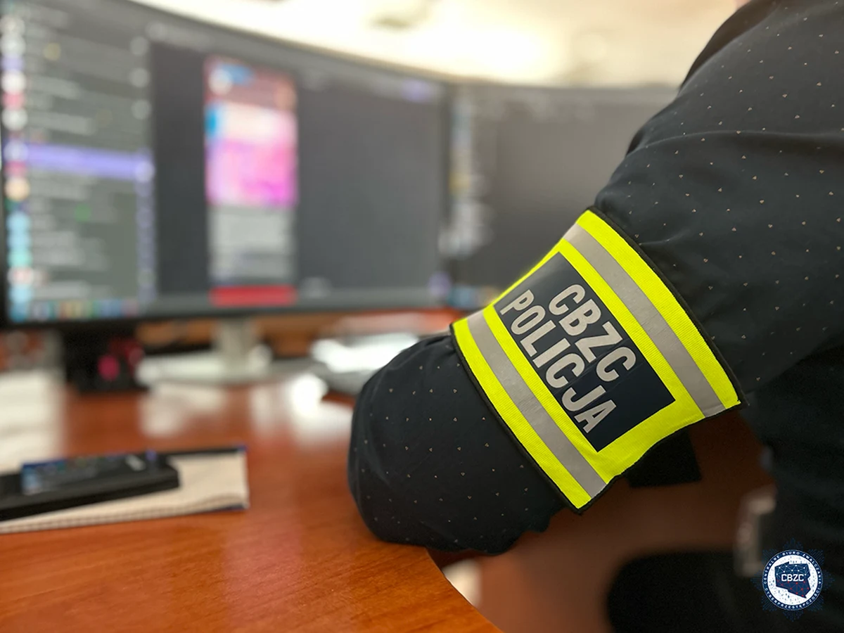 Pięć kolejnych osób, podejrzanych o wydawanie fałszywych zaświadczeń medycznych i "pranie" pieniędzy, zatrzymali policjanci z Centralnego Biura Zwalczania Cyberprzestępczości.    
