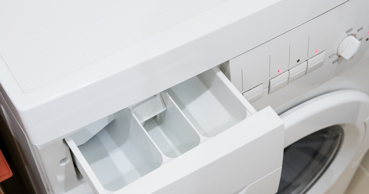 Tak wyczyścisz pralkę w środku. Ubrania nie będą śmierdzieć po praniu