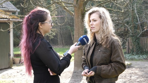 Magdalena Dwurzyńska opowiada o swojej bohaterce - Sylwii, która z jednej strony chce się uczyć, ale też śmiało dąży do swoich celów. Czy aktorka lubi pracę detektywa?