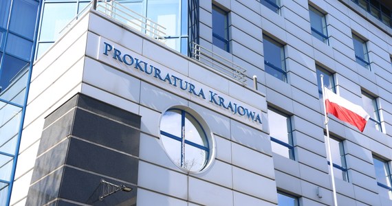 Rzecznik Prokuratury Krajowej Przemysław Nowak poinformował, że trzech z czterech urzędników zatrzymanych w sprawie Funduszu Sprawiedliwości usłyszało już zarzuty, a zatrzymany beneficjent usłyszy je w środę. 