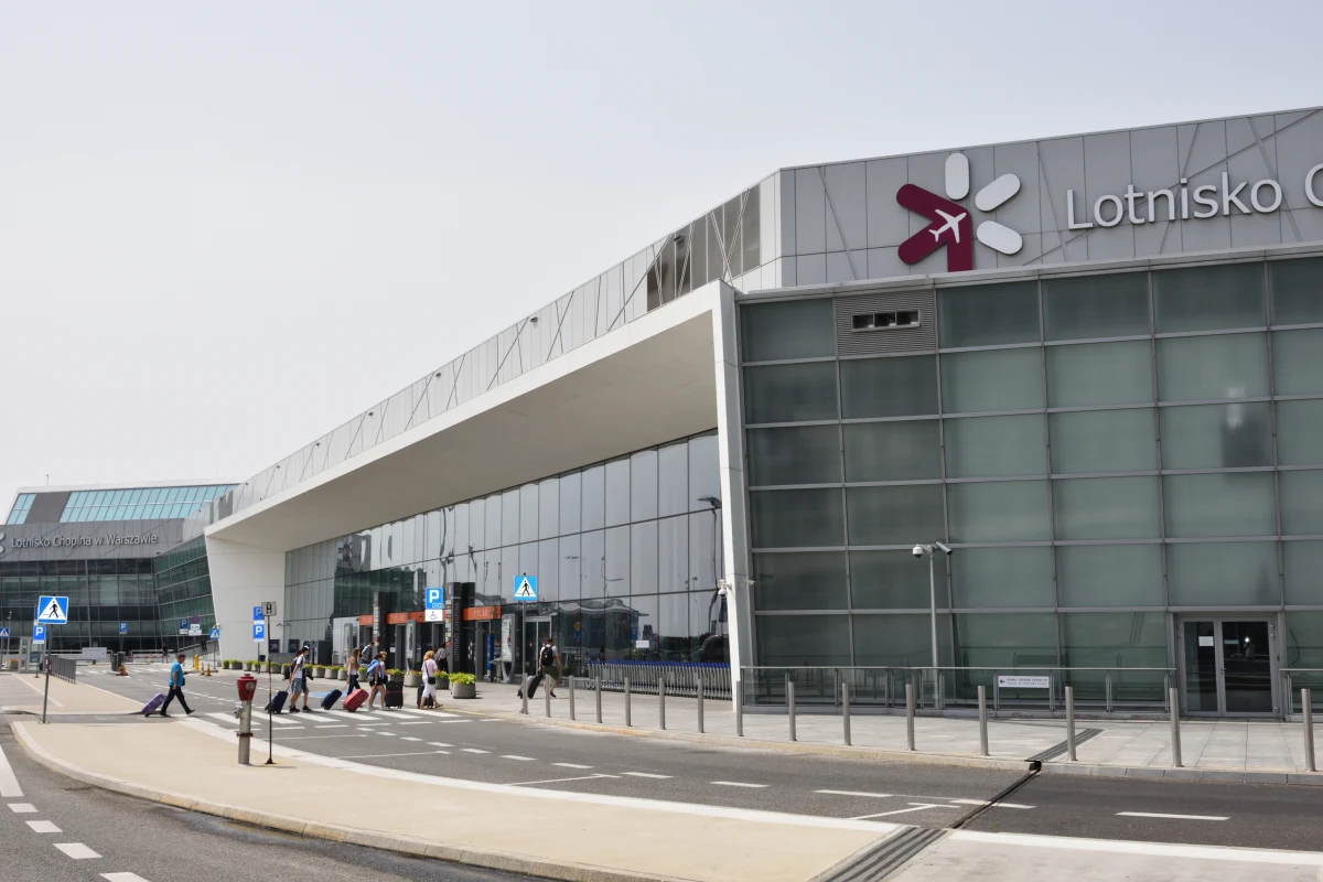 Żarty na bok... Co prawda 1 kwietnia już za kilka dnia, ale nawet w prima aprilis na lotnisku musicie pamiętać, by pilnować się co mówicie. Przekonał się o tym jeden z pasażerów odlatujących z lotniska Chopina w Warszawie.