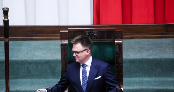 Przypadków irytującego zwlekania z działaniami nieuchronnymi mamy w życiu publicznym mnóstwo. Jeśli rzecz dotyczy polityki - zwykle za odkładaniem jakichś czynności kryje się jakaś korzyść albo przynajmniej nadzieja na jej uzyskanie. Przejrzenie ostatnich istotnych zwłok prowadzi jednak nieuchronnie do nagłego spiętrzenia problemów i przesileń. Bo świat polityki uwielbia przesilenia.