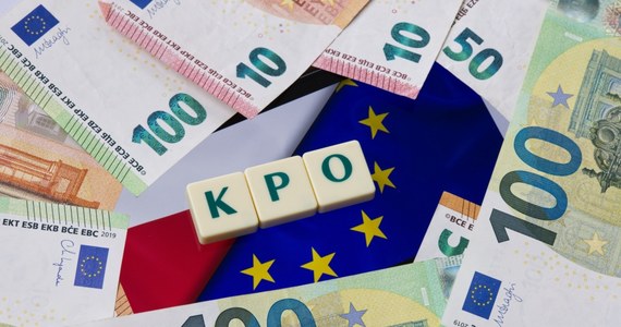 Pierwsza transza z KPO, czyli 6,3 mld euro, wpłynie do Polski najdalej za miesiąc - dowiedziała się nieoficjalnie korespondentka RMF FM w Komisji Europejskiej. 