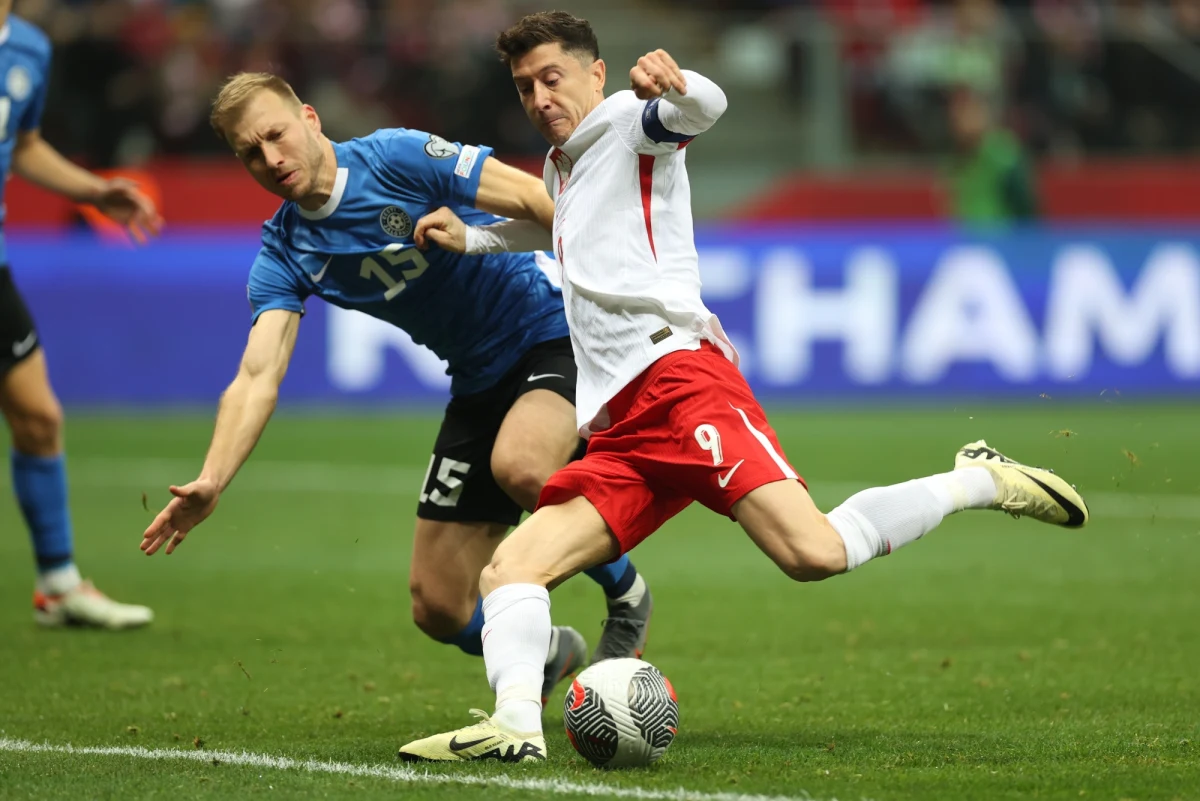 Dobra, zespołowa gra będzie kluczem do awansu na mistrzostwa Europy - uważają brytyjskie media przed finałem baraży Walia-Polska. Zwracają jednak uwagę na to, że Biało-Czerwoni mają w składzie więcej gwiazd, które - w przypadku wyrównanego meczu - mogą przesądzić o zwycięstwie.