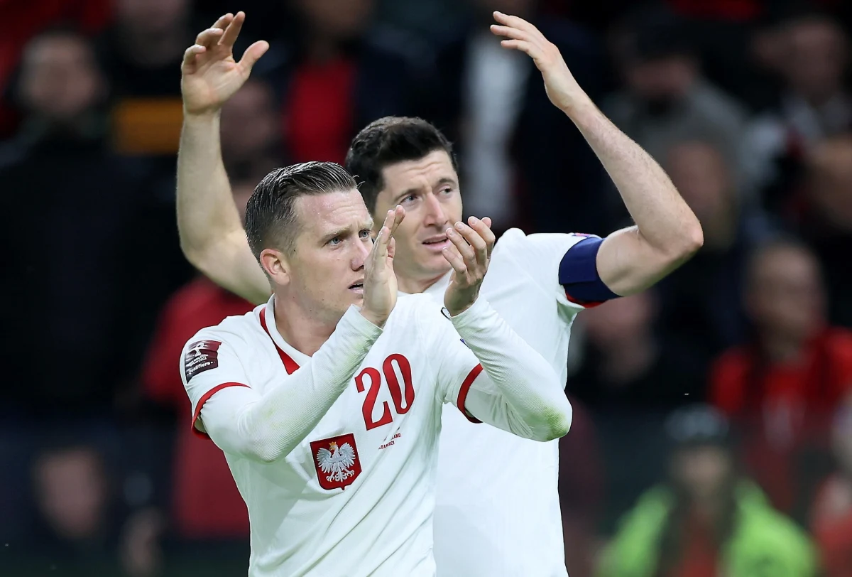 Michał Probierz odkrył karty! Znamy skład reprezentacji Polski na wyjazdowy mecz z Walią o awans na Euro 2024. Początek barażu w Cardiff o godzinie 20.45. Tylko zwycięzca zagra na mistrzostwach Europy w Niemczech.