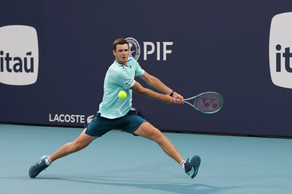 Hubert Hurkacz odpadł w 1/8 finału turnieju ATP rangi 1000 w Miami. Rozstawiony z numerem ósmym polski tenisista przegrał z Bułgarem Grigorem Dimitrowem 6:3, 3:6, 6:7 (3-7). Spotkanie trwało dwie godziny i 42 minuty.