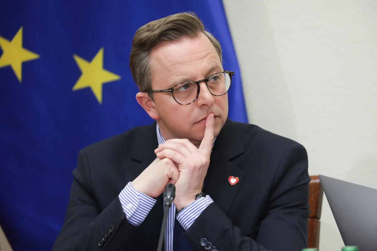 Poseł Dariusz Joński (KO) zapowiedział w TVN24, że z posłem Michałem Szczerbą (KO) złoży wniosek do Państwowej Komisji Wyborczej, by sprawdziła, czy nie doszło do nielegalnego finansowania kampanii PiS i polityków PiS z Funduszu Sprawiedliwości. "Jest najwyższy czas, żeby to sprawdzić" - dodał.