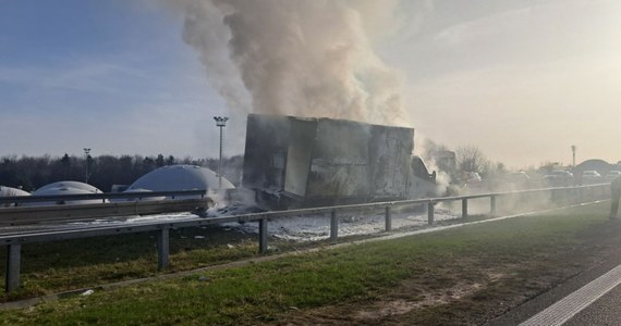 Pożar samochodu dostawczego na autostradzie A4 koło Alwerni. Występowały tam duże utrudnienia w ruchu drogowym.