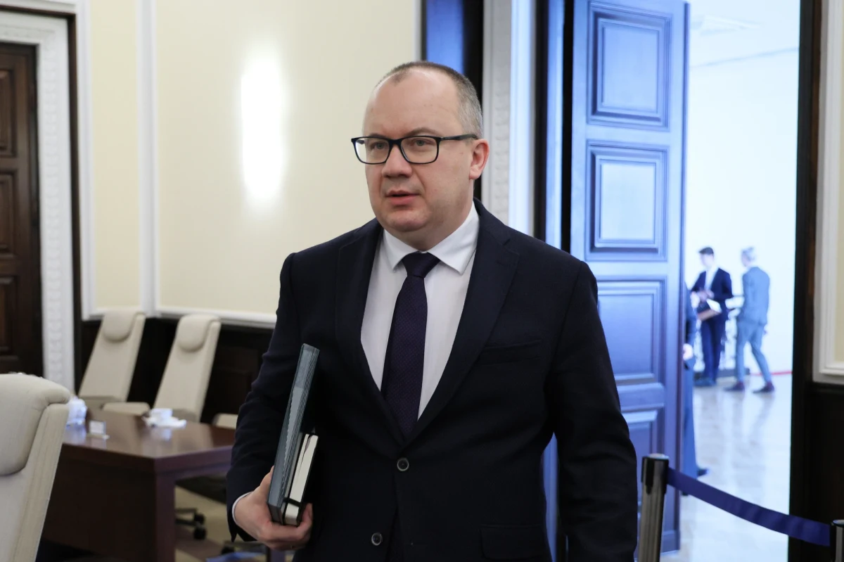 O ile wiem, wszystko zostało dokonane zgodnie z procedurami - tak minister sprawiedliwości Adam Bodnar odpowiedział na pytanie o przeszukania -  m.in. w domu b. szefa MS Zbigniewa Ziobry - dotyczące Funduszu Sprawiedliwości. Jak zapewnił, nie obawia się zażaleń.