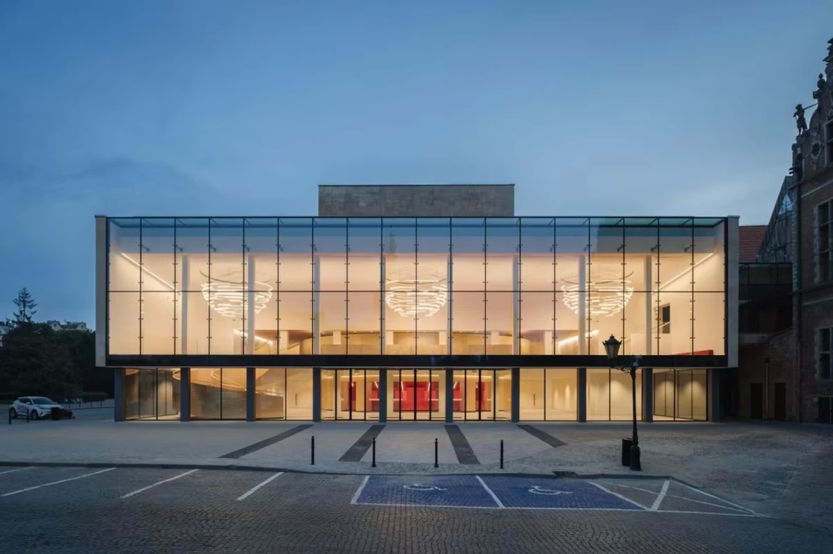 Teatr to nie tylko scena i widownia, ale także podscenie, zabytkowe mury, charakteryzatornia, pracownia krawiecka i garderoby. W weekend Teatr Wybrzeże w Gdańsku otworzył dla widzów drzwi, które na co dzień są zamknięte. Był tam też nasz trójmiejski reporter.