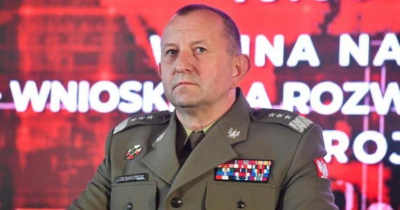 Ministerstwo Obrony Narodowej poinformowało, że gen. Jarosław Gromadziński został odwołany ze stanowiska dowódcy Eurokorpusu. Postępowanie w jego sprawie wszczęła Służba Kontrwywiadu Wojskowego. 