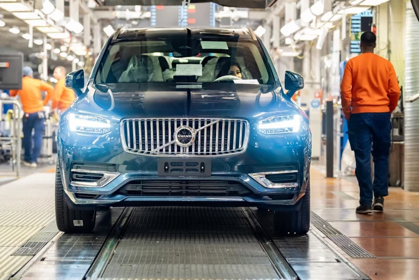 "Bieda wersja" wróciła do salonu. Zabrakło elektroniki do aut