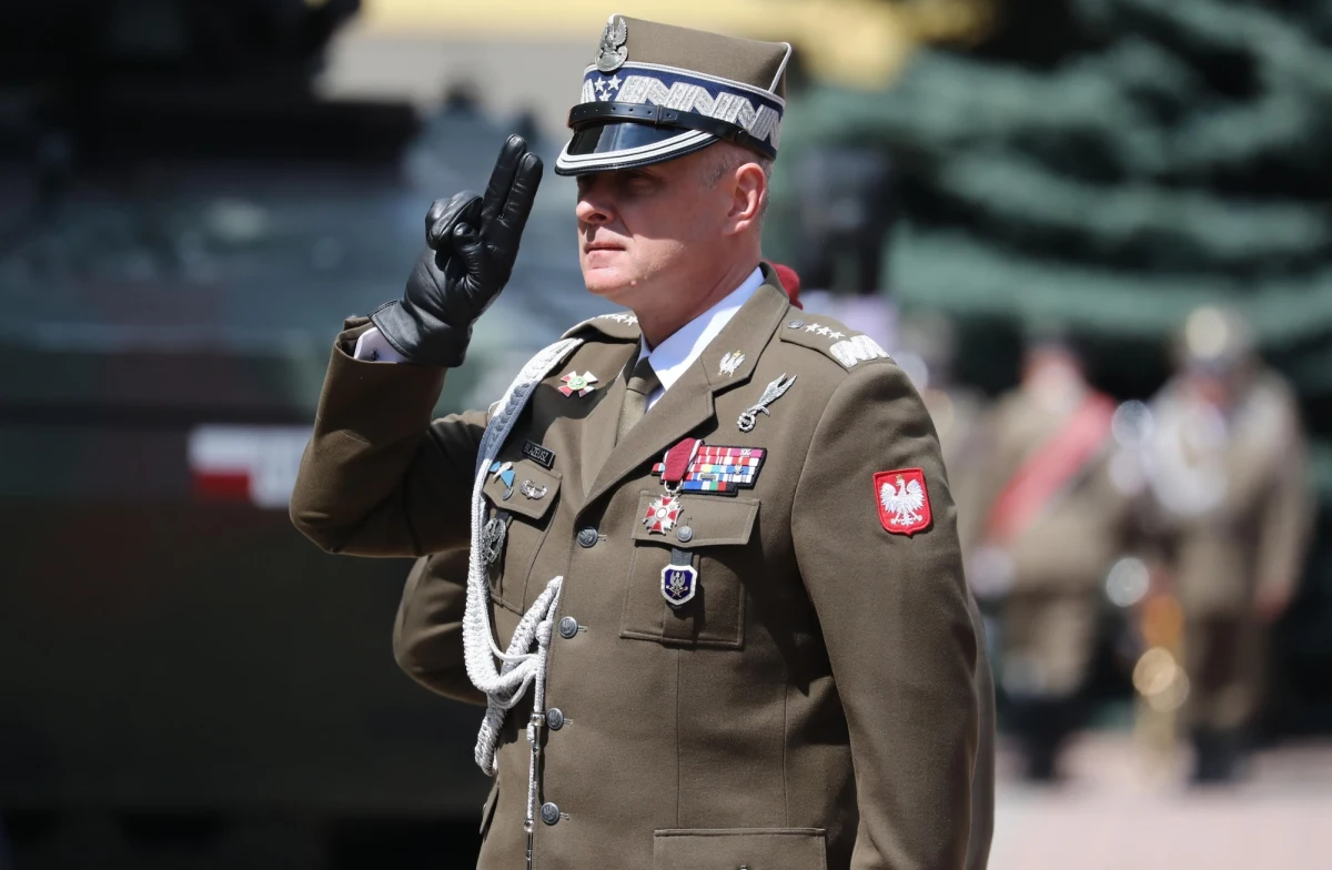 Nowym dowódcą Eurokorpusu zostanie gen. broni Piotr Błazeusz, dotychczasowy I zastępca szefa Sztabu Generalnego Wojska Polskiego - przekazało Ministerstwo Obrony Narodowej. Dotychczasowy dowódca gen. Jarosław Gromadziński został odwołany ze względu na postępowanie prowadzone przez SKW.