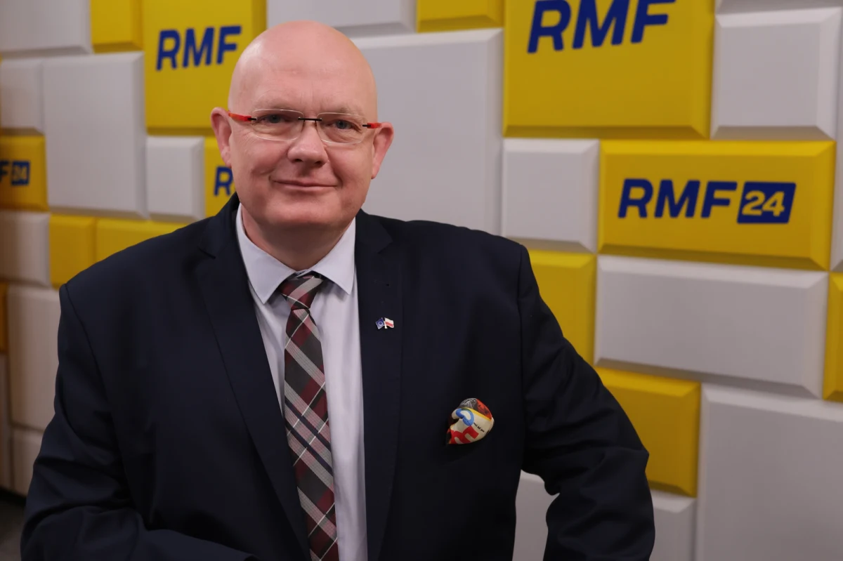 "Nie spodziewam się po Trybunale Stanu decyzji politycznych" - stwierdził w Porannej rozmowie w RMF FM Michał Gramatyka, odnosząc się do wniosku o postawienie przed tym organem szefa NBP Adama Glapińskiego. Wiceminister cyfryzacji był jednym ze 191 posłów, którzy podpisali się pod tym dokumentem.