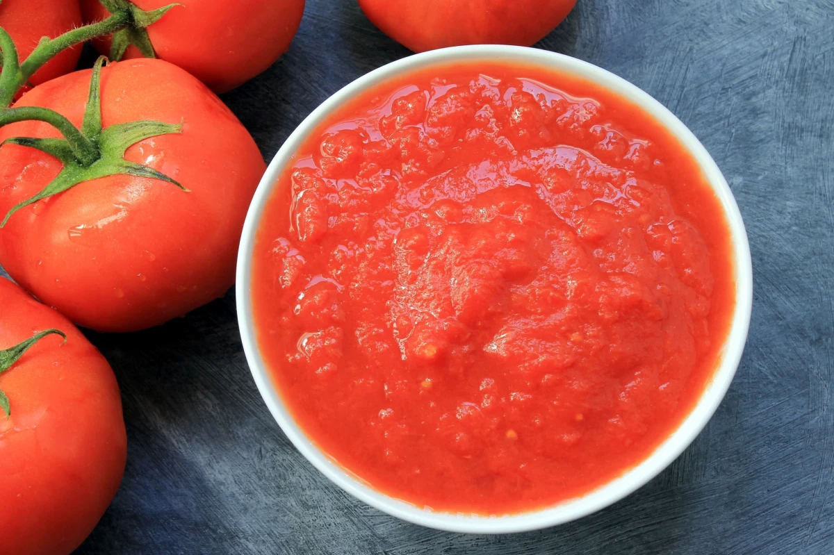 Trzy lata więzienia grożą kobiecie z Nigerii, która w niepochlebnych słowach w internecie oceniła jakość pomidorowego puree. Producent zarzucił jej, że poprzez swoje komentarze zaszkodziła jego biznesowi.