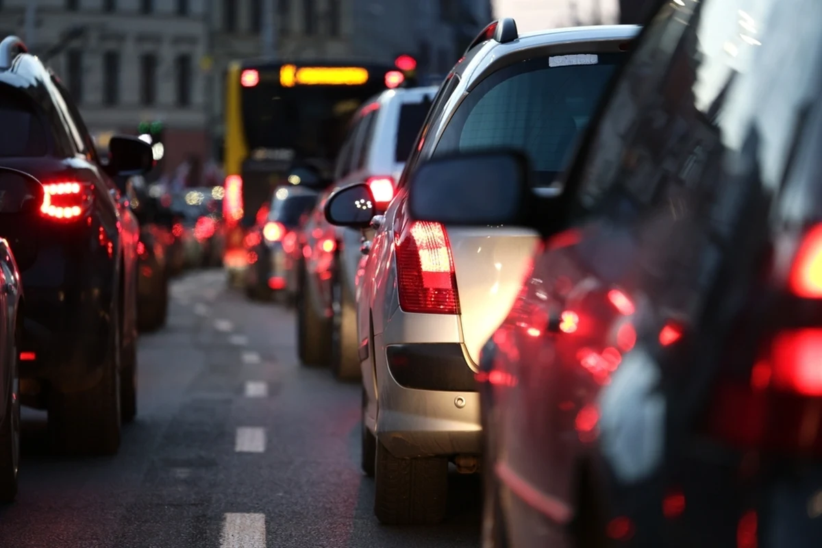 Na terenie Wrocławia i dziewięciu ościennych gmin po Wielkanocy rozpoczną się kompleksowe badania ruchu. "Jednym z głównych składowych badań są wywiady ankietowe przeprowadzane z mieszkańcami w ich gospodarstwach domowych, podczas których zbiera się informacje o wszystkich podróżach, które odbyli oni w typowy dzień roboczy" - wyjaśnia Monika Kozłowska-Święconek z Biura Zrównoważonej Mobilności Urzędu Miejskiego Wrocławia.