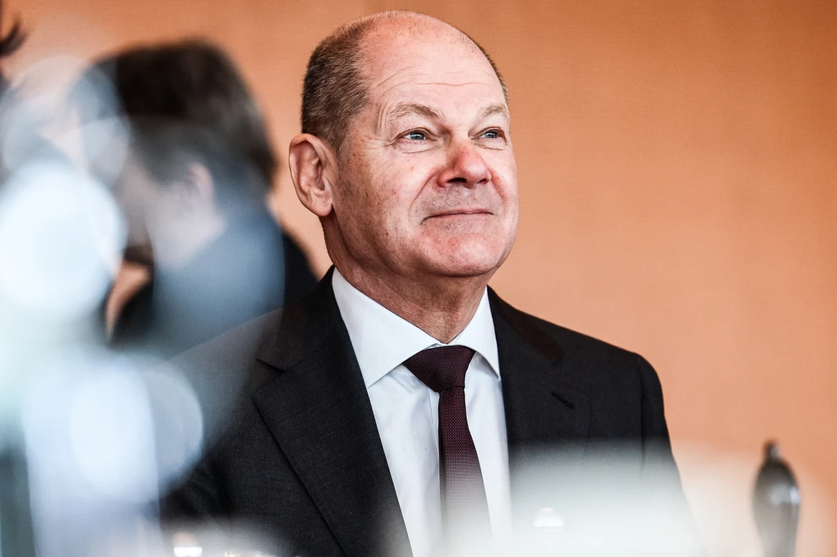 "Pokój w Ukrainie jest możliwy w każdej chwili" - stwierdził Olaf Scholz. Choć kanclerz Niemiec ujawnił, że doradcy ds. bezpieczeństwa wielu krajów omawiają możliwości zakończenia wojny w Ukrainie, to i tak wszystko jest w rękach Władimira Putina. "Wystarczy, że Władimir Putin wstrzyma swoją barbarzyńską kampanię i wycofa wojska z Ukrainy" - podkreślił.
