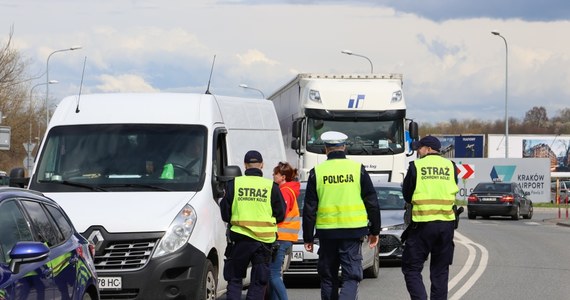 Tuż przed rozpoczęciem świątecznego weekendu PKP wraz z policją i Strażą Ochrony Kolei prowadzą akcję "Bezpieczny przejazd". Ma ona zwrócić uwagę na zagrożenia, jakie wynikają z nieznajomości przepisów ruchu drogowego.