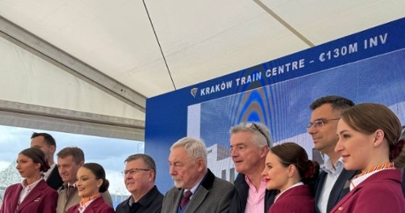 Linia lotnicza Ryanair rozpoczęła budowę centrum symulatorowo-treningowego o wartości 130 mln euro w sąsiedztwie lotniska Kraków Airport – ogłosił w czwartek prezes firmy Michael O'Leary. Dodał, że ośrodek zacznie działać w 2025 r. i umożliwi szkolenie do 500 osób dziennie oraz stworzy 150 miejsc pracy.