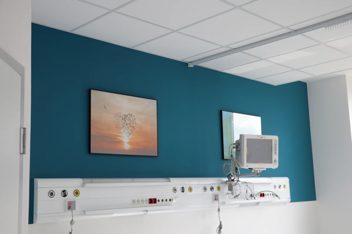 Zakończył się wart 9 mln zł remont Oddziału Kardiologii i Chorób Wewnętrznych w Szpitalu im Ludwika Rydygiera w Krakowie. Była to pierwsza modernizacja tego niemal 30-letniego oddziału. Efektem prac jest – jak podkreślili pracownicy szpitala podczas czwartkowego otwarcia – zdecydowane podwyższenie standardu leczenia.