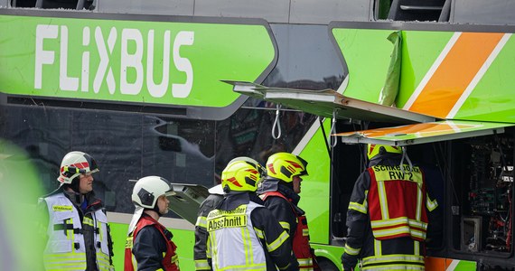 Pochodząca z Polski kobieta jest jedną z ofiar śmiertelnych wypadku Flixbusa, do którego doszło w środę na trasie z Berlina do Zurychu. Niemiecka policja skorygowała dane: w wypadku zginęły 4 a nie 5 osób; rannych zostało ponad 40. 
