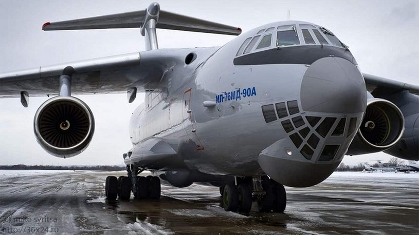 Rosyjska armia ewakuuje swoje ogromne samoloty transportowe z bazy lotniczej leżącej blisko Estonii. Maszyny Ił-76 trafią na Syberię - w obawie o ich bezpieczeństwo.