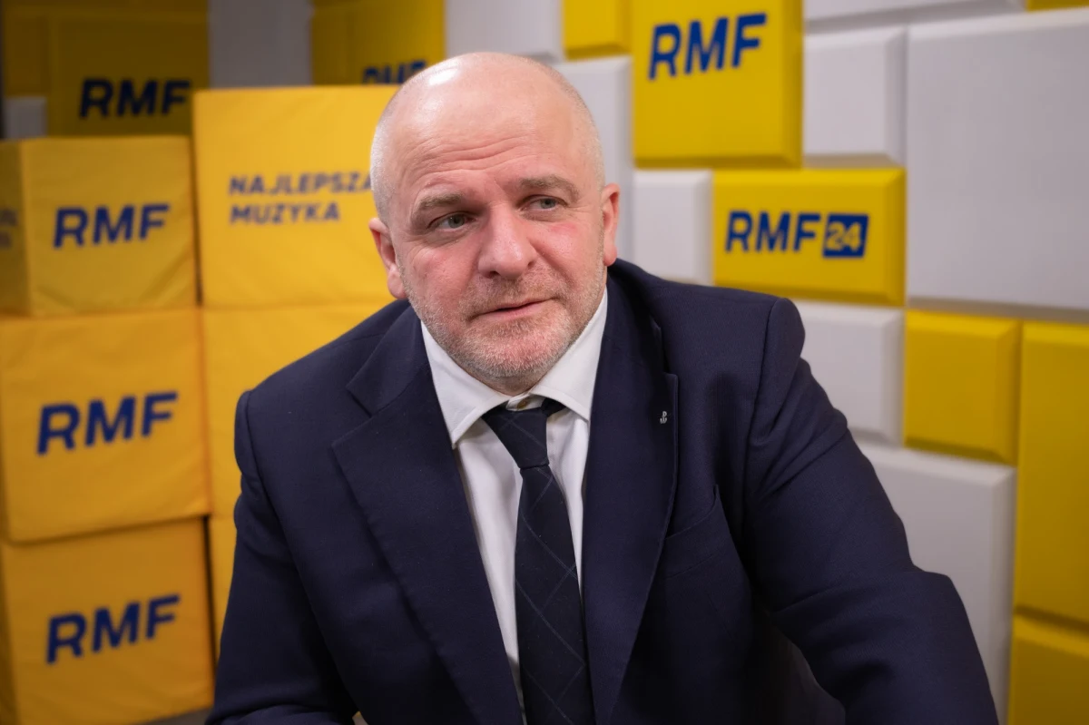 "Dzisiaj stawką jest bezpieczeństwo Polski, bezpieczeństwo Europy Środkowej. To nie jest przypadek, takie zaangażowanie premiera Donalda Tuska, ministra Radosława Sikorskiego, polskiego parlamentu, także moje, żeby zmobilizować wszystkich, kogo można, żeby Ukrainie dostarczyć amunicję teraz. Nie chodzi, żeby za pół roku, tylko teraz, żeby Putin się bał" - mówił w Popołudniowej rozmowie w RMF FM Paweł Kowal, którego premier wyznaczył na pełnomocnika rządu ds. odbudowy Ukrainy.