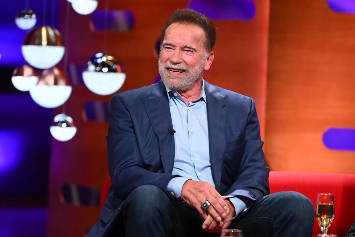 Arnold Schwarzenegger - odtwórca roli Terminatora i były gubernator Kalifornii - dochodzi do siebie po operacji serca. Aktorowi wszczepiono rozrusznik. W mediach społecznościowych 76-letni gwiazdor zapewnił fanów, że jego rekonwalescencja nie będzie trwała długo. 