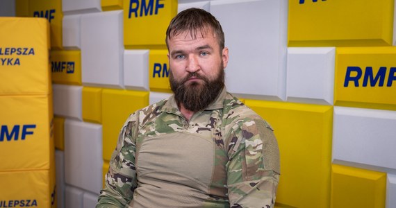 "Nic gorszego niż śmierć nie może mnie spotkać, więc przyzwyczaiłem się" - powiedział Piotr Mitkiewicz. Polak, który w maju 2022 roku zaciągnął się do Międzynarodowego Legionu Obrony Terytorialnej Ukrainy, opowiadał w Porannej rozmowie w RMF FM o koszmarze wojny, wartościach, jakimi się kieruje i o tym, czy widzi w całej sytuacji jakąś nadzieję.