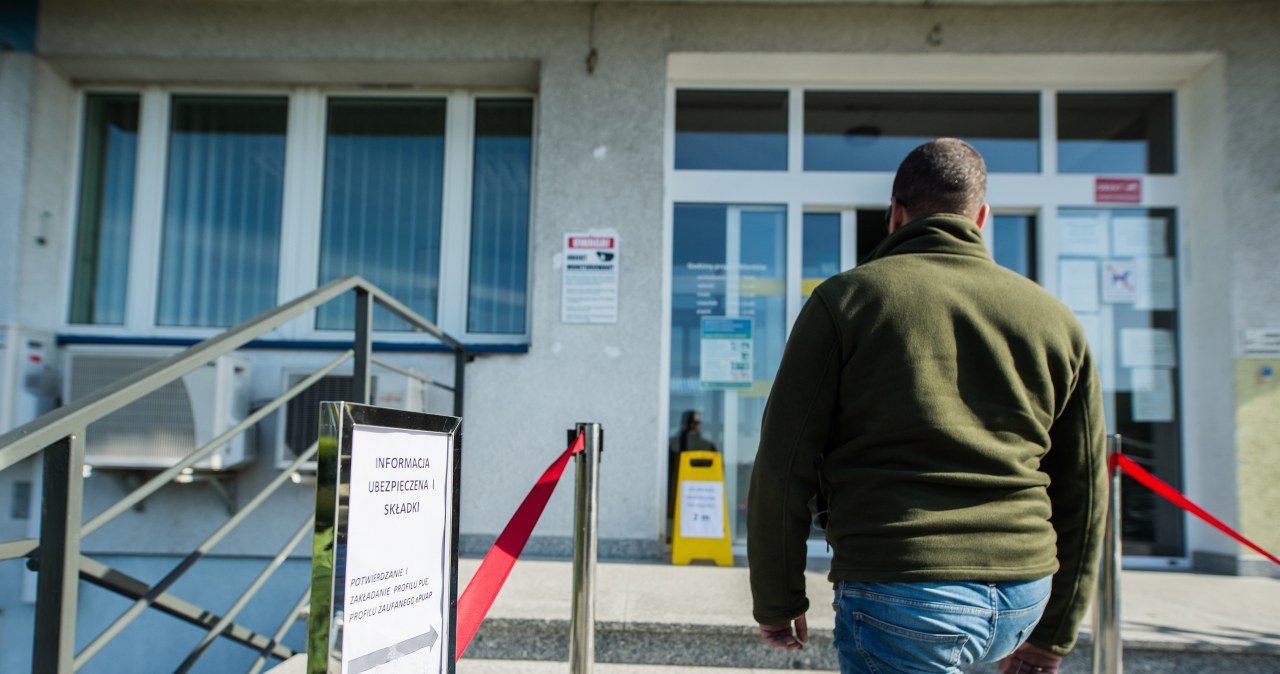 ZUS zalała fala wniosków. Jest jednak poważny problem ZUS zalała fala wniosków. Jest jednak poważny problem